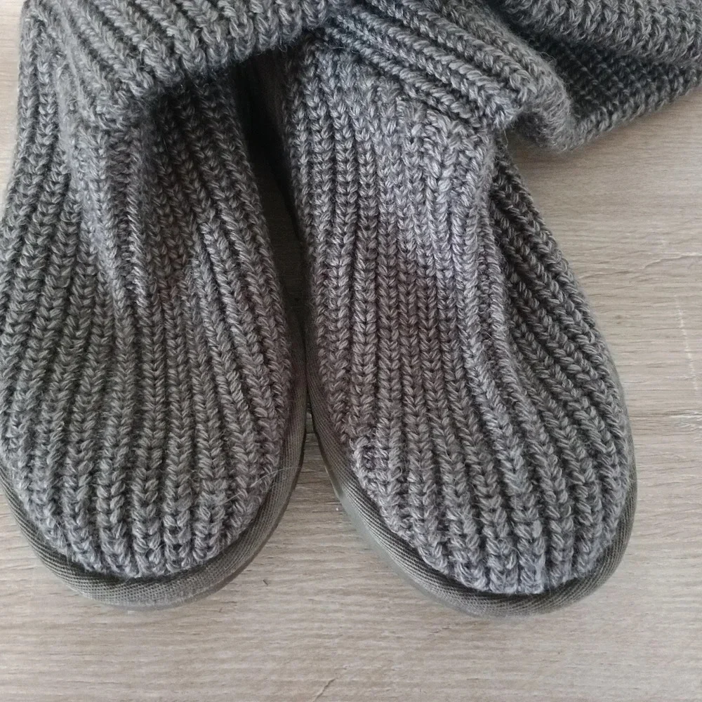 UGG Australia 1016555 Gray Classic Cardy Sweater Knit Triple Button Boots Size 7